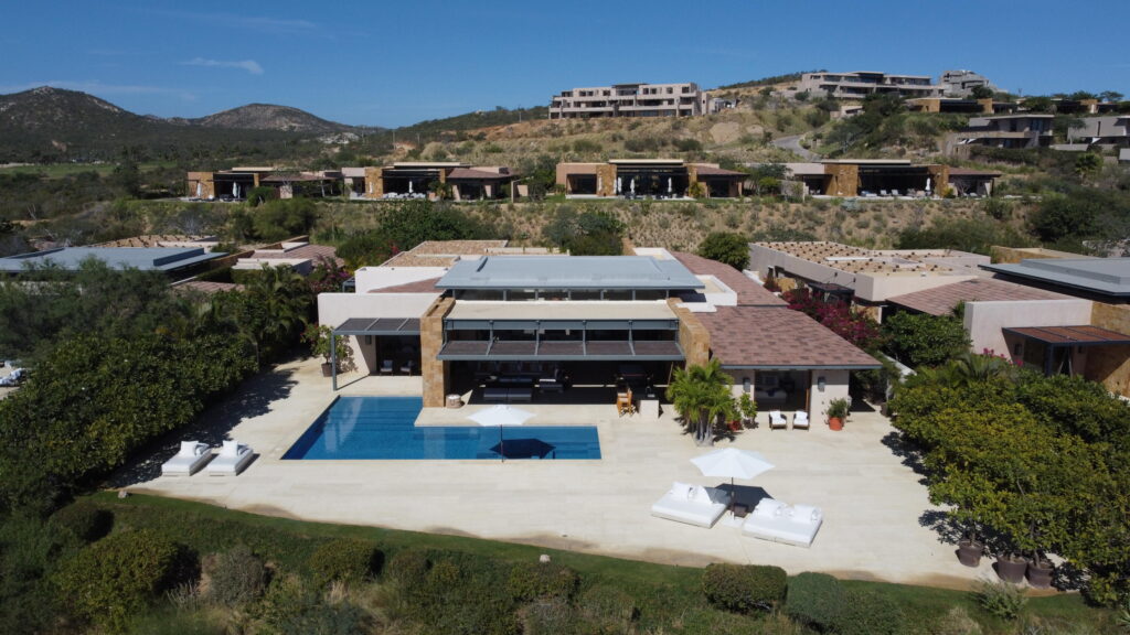 Los Cabos Luxury West Enclave Ritz-Carlton West Enclave, Ritz-Carlton Reserve Residence 10 offers an exceptional blend of modern luxury and serene coastal living. These single-level indoor/outdoor residences are thoughtfully designed to provide privacy and tranquility. Featuring expansive floor-to-ceiling windows, the homes showcase breathtaking – 10 The Enclave, San Jose del Cabo, BS