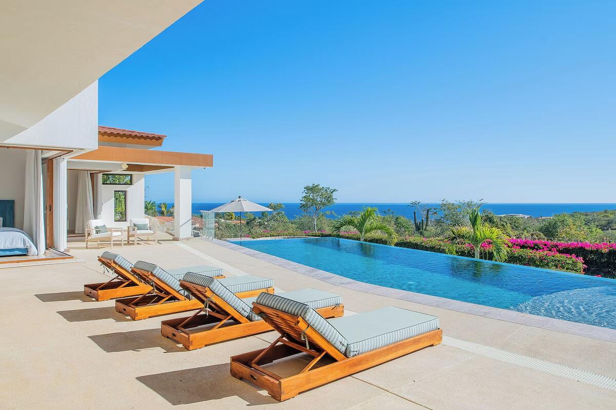 Los Cabos Luxury Fundadores Casa Primavera is a luxurious single-level 8-bedroom villa with stunning ocean and golf course for sale
