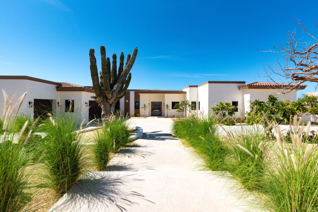 Los Cabos Luxury Fundadores Villa Maralta 62 offers contemporary coastal living in Puerto Los Cabos.This newly built 5-bedroom residence is designed around seamless indoor-outdoor flow, with main living areas opening toward the terrace, pool, and ocean – 29 Boulevard Diamante, Pacific, BS