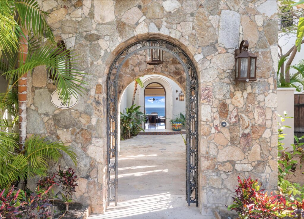 Los Cabos Luxury Pedregal Csl Perched majestically above the iconic PEDREGAL sign, this rare estate offers the most coveted vantage point in Baja. Experience breathtaking dual – 367 Villas del Mar, San Jose Corridor, BS