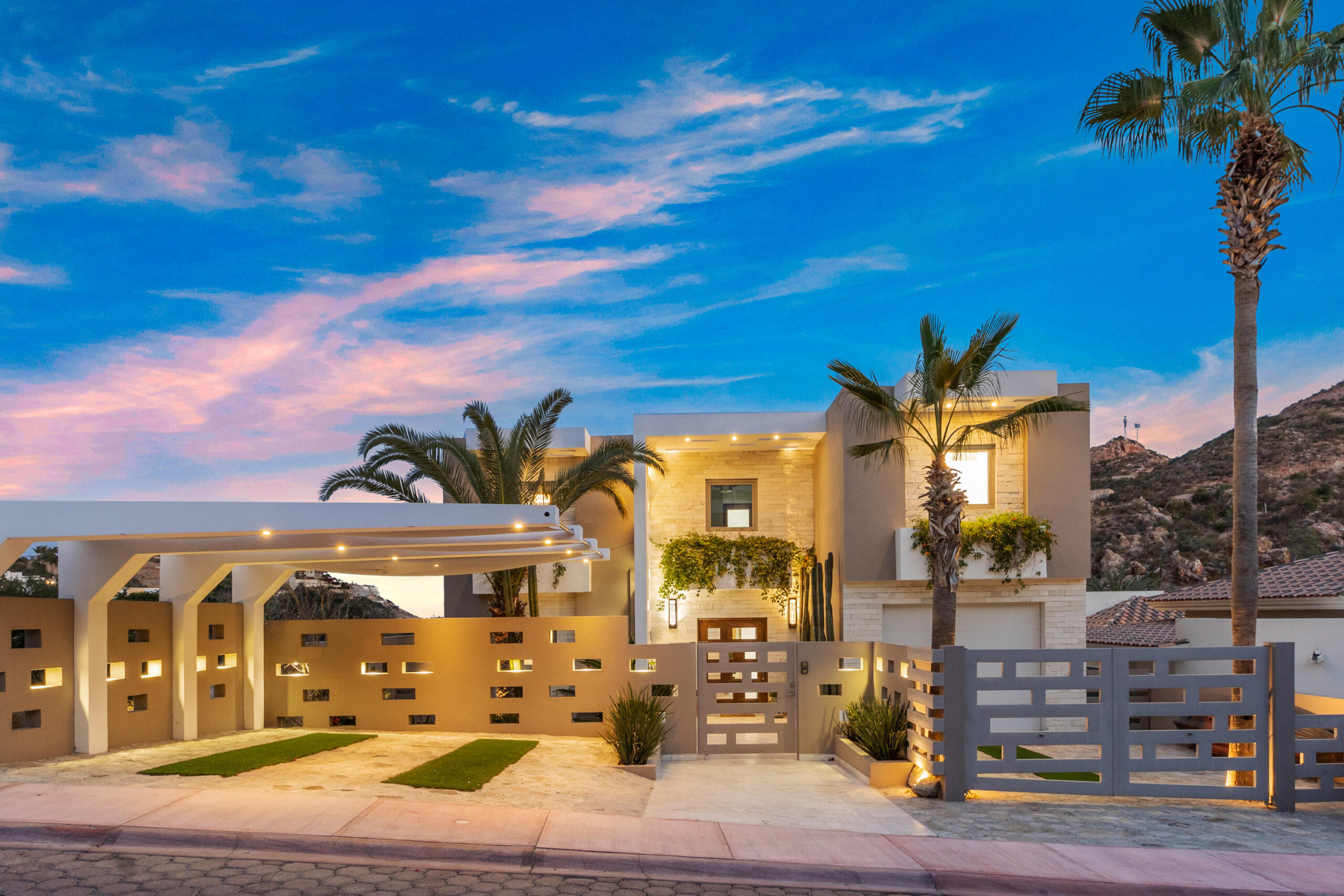 Los Cabos Luxury Coronado The stunning beauty of Quivira Los Cabos and the promise of a simple yet sophisticated lifestyle that offers access to the award-winning Quivira Golf Club, custom residences in a landscape where desert and ocean meet, and a place where your privacy and your family's well-being are guaranteed, are reasons enough for many to want to call Quivira their home.The homes at Coronado have a rich and inviting feel throughout.These single story residences will offer endless opportunities to sit and enjoy unobstructed ocean and golf course for sale