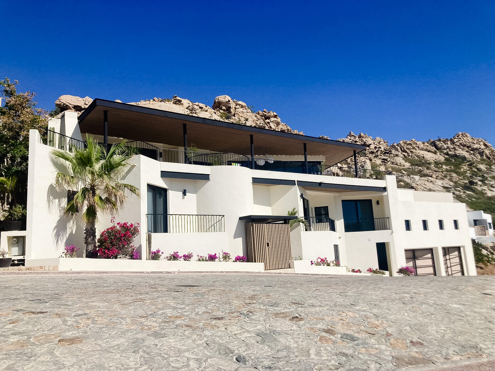 Los Cabos Luxury Fundadores Villa Piedra - Fundadores, Puerto Los Cabos, blends modern and traditional design with unobstructed ocean for sale