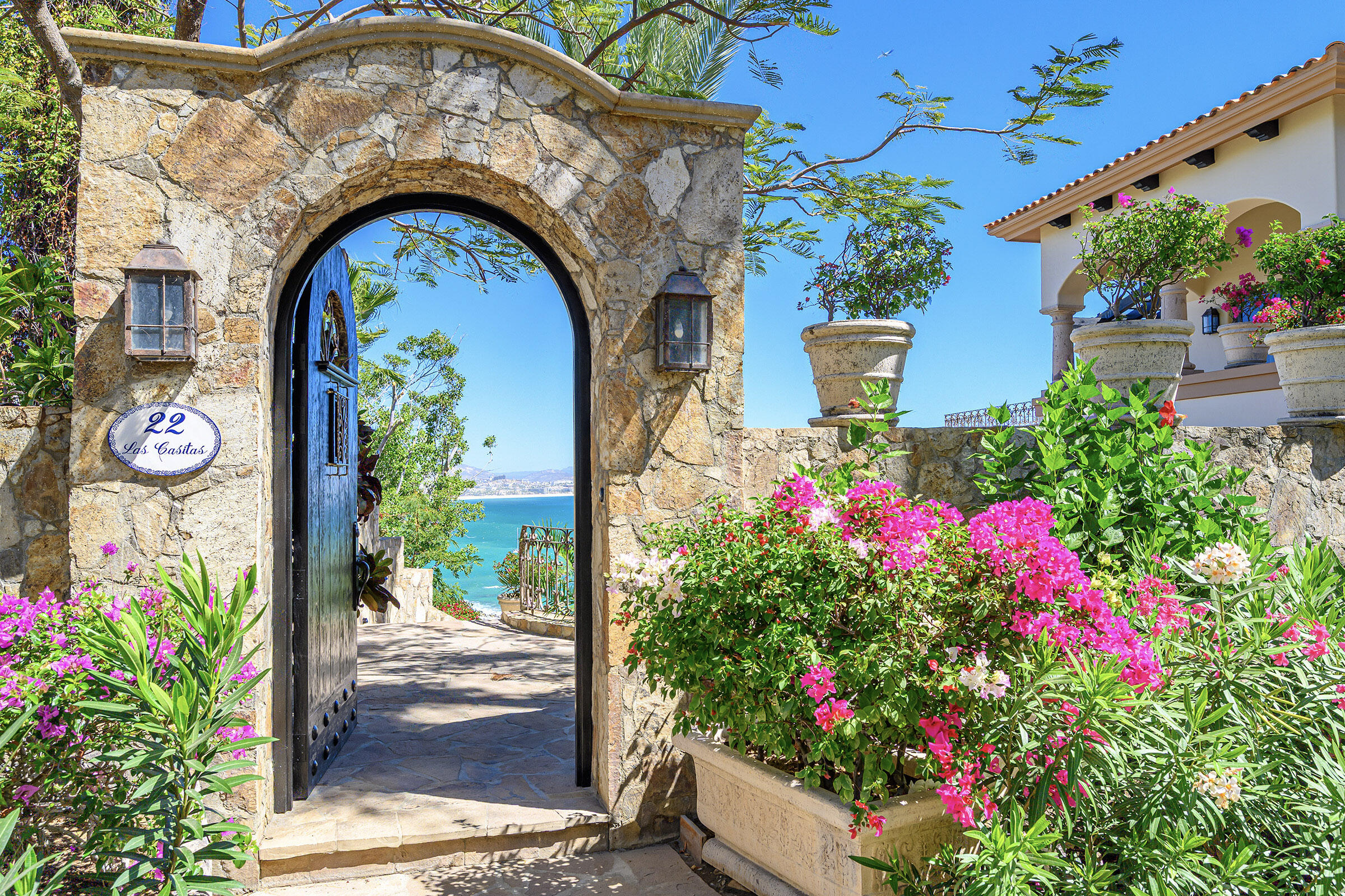Los Cabos Luxury Pedregal Csl Perched high above the Pacific in the coveted gated community of Pedregal, Casa Nautilus delivers absolutely unmatched, jaw-dropping for sale