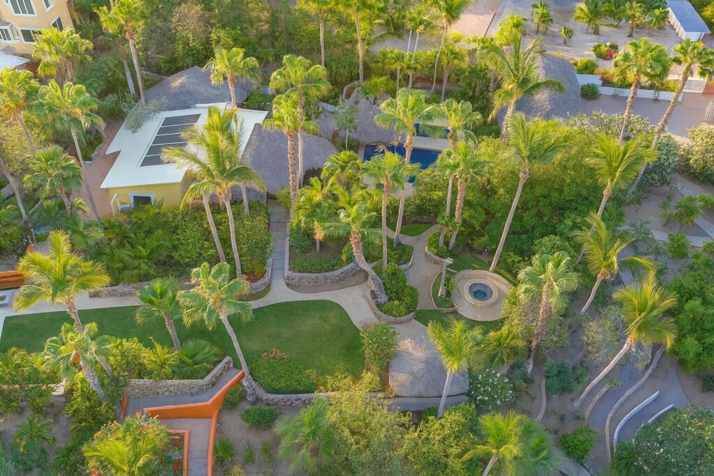 Los Cabos Luxury El Encanto Casa Cielo — Beachfront Hacienda Luxury in El Encanto de La LagunaCasa Cielo presents a rare opportunity to experience true beachfront living in the prestigious community of El Encanto de La Laguna. This 4-bedroom, 4-bathroom private villa blends timeless Hacienda architecture with refined, modern luxury finishes, all set on a pristine stretch of sand with panoramic ocean – Costa Azul / Gringo hill, San Jose del Cabo, BS