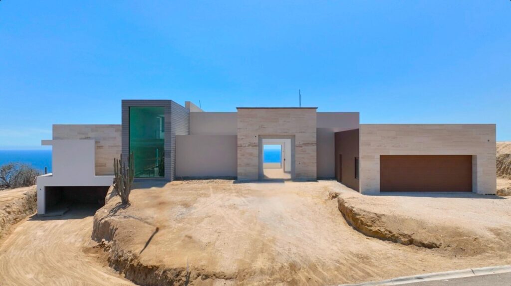 Los Cabos Luxury Rolling Hills **Casa Canuck** is a custom residence located at the highest point of **Rolling Hills, Pacific, Los Cabos**, offering exceptional privacy and **360-degree panoramic – LOTE No.08 MANZANA No. 25, Pacific, BS