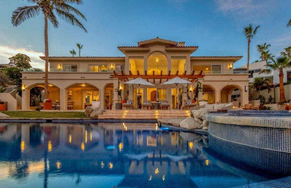 Los Cabos Luxury Santa Carmela Perched on Whale Point, Villa Del Mar is a rare oceanfront estate blending timeless architecture with a complete 2025 transformation. This 5½-bedroom residence sits on a dramatic point with unobstructed – Retorno Santa Clara, Cabo Corridor, BS