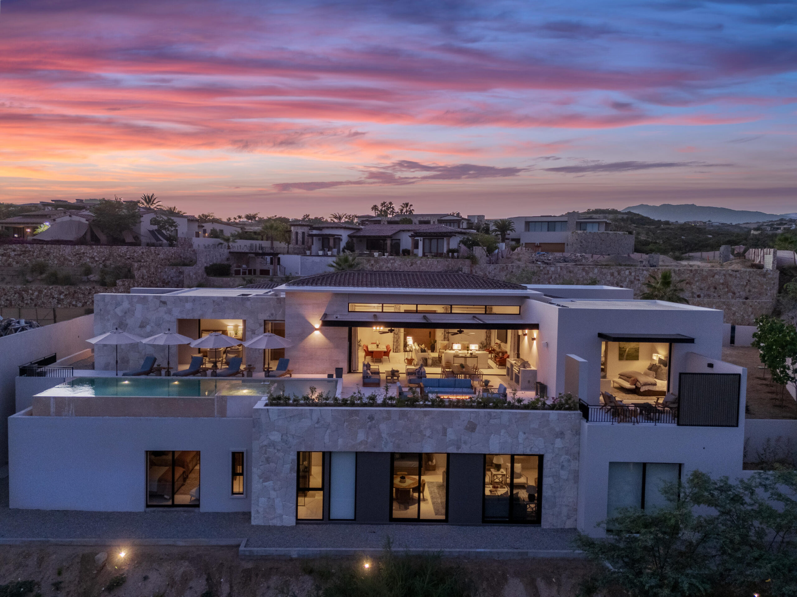 Los Cabos Luxury Section 18- Horizontes Welcome to Horizontes 3, an exquisite custom-made home located within San José del Cabo's most sought-after community, Querencia. Surrounded by Tom Fazio's signature golf course, recognized as one of the best in the country, this stunning residence is just a short golf cart ride from the prestigious 5-star Club House. This remarkable 6-bedroom, 6.5-bathroom home elevates luxury living with a fresh vision of architecture and design. The layout features a cozy family room, an expansive bunk bed bedroom on the lower level, and a spacious maid's quarters with an independent entrance, making it ideal for entertaining family and friends.The property boasts outdoor living spaces, including tranquil green areas, an outdoor kitchen, an infinity pool, a jacuzzi, and ocean and ravine – 3 Querencia, San Jose Corridor, BS